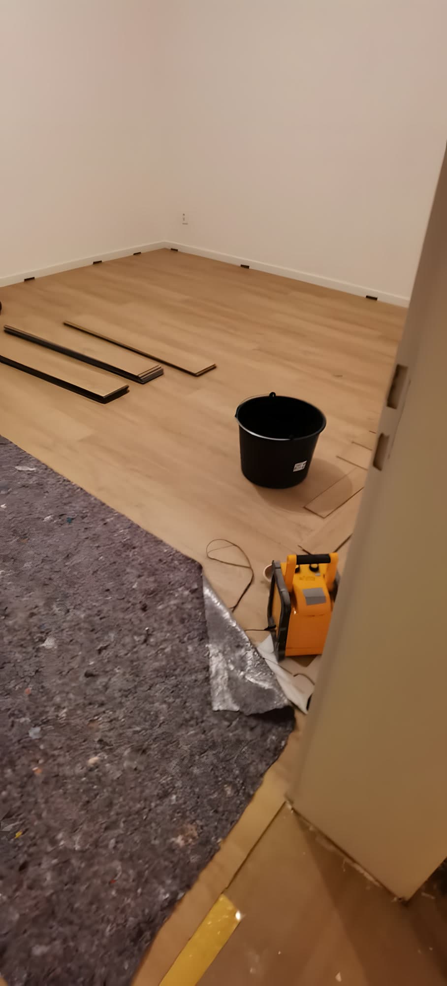 Neuer Bodenbelag verlegt – Nachher